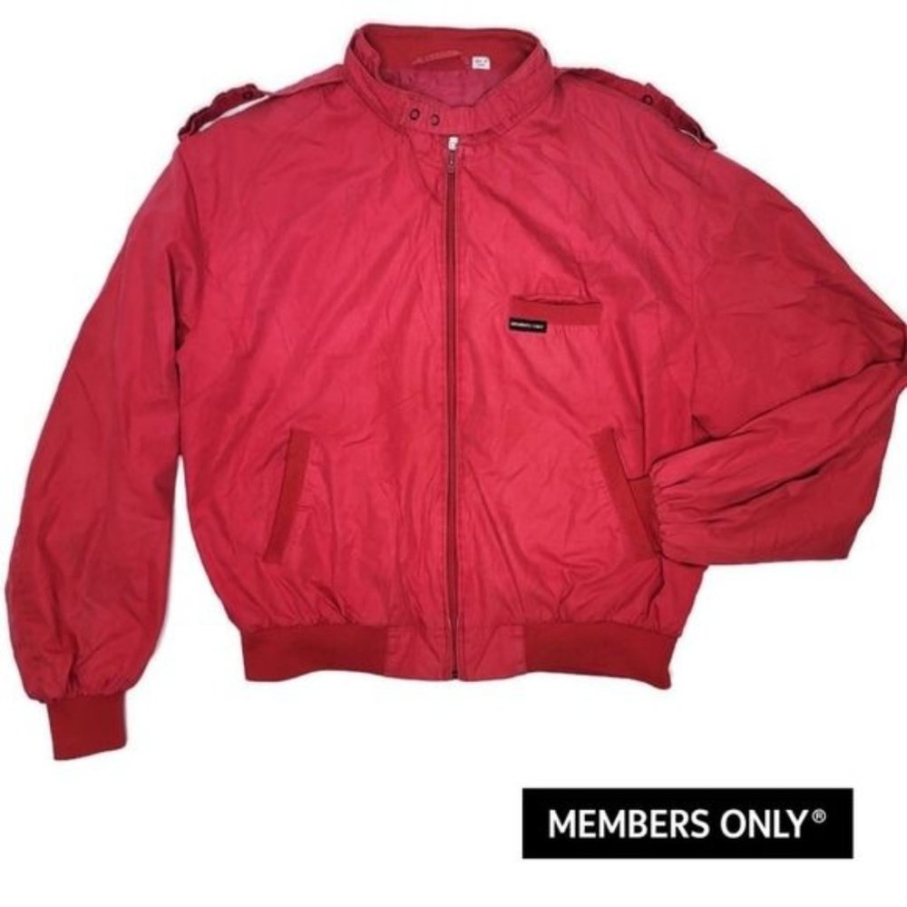 Members only red bomber jacket wind breaker size 46 per size chart is a small.